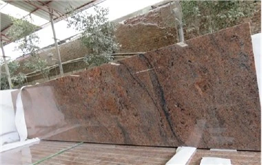 Granit roșu multicolor