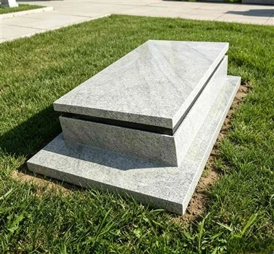 Piatră funerară din granit alb